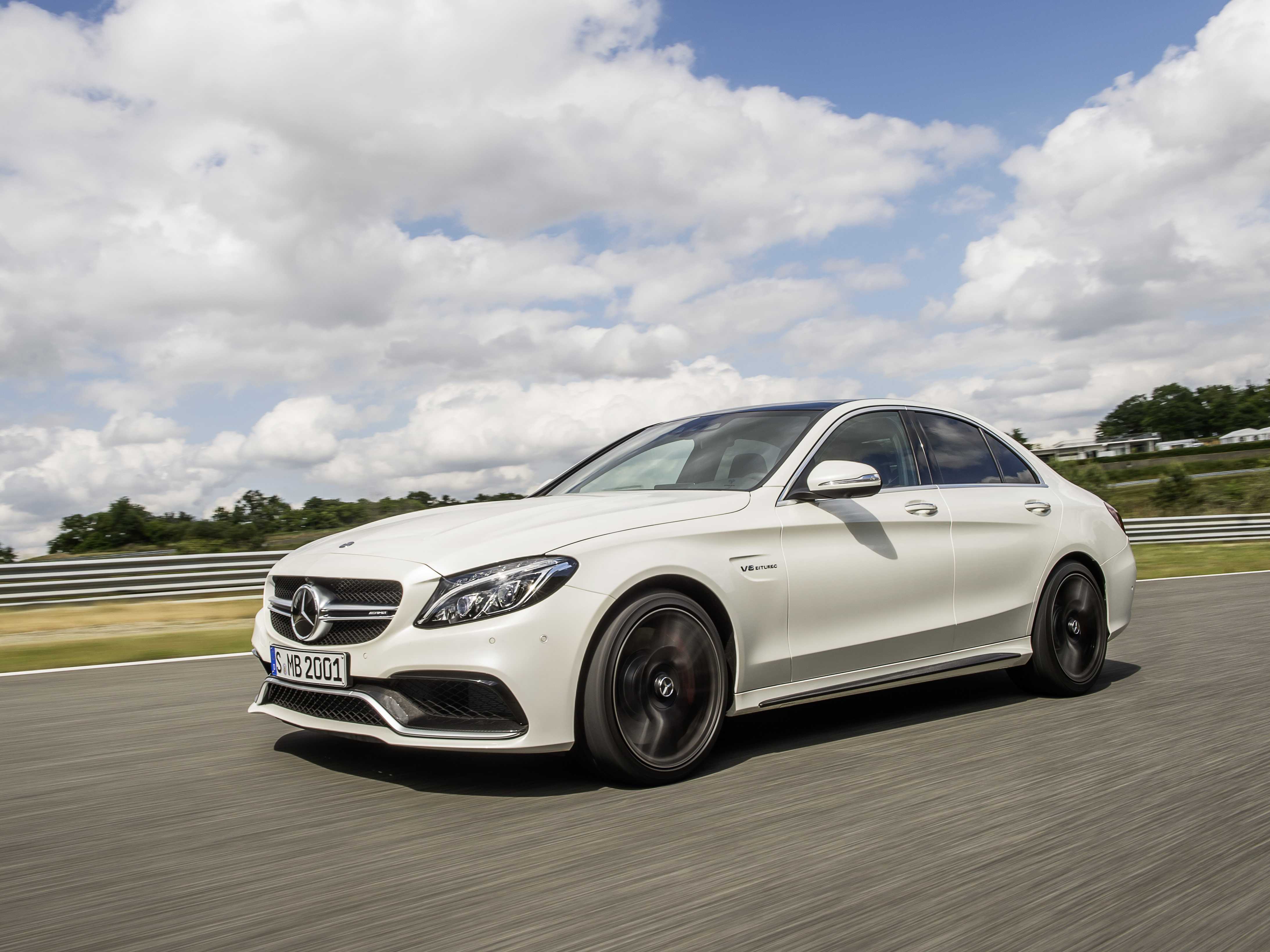 mercedes-is-crushing-it-in-all-the-worlds-biggest-auto-markets.jpg (4373×3280)